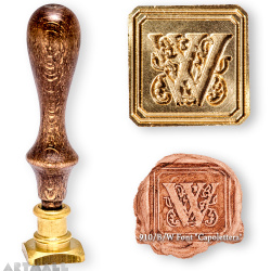 Square seal - W - "Capolettera" with wooden handle