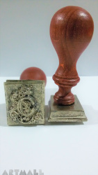 Seal initial "Arabesque" with wooden handle "C"