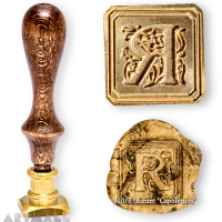 Square seal - R - "Capolettera" with wooden handle
