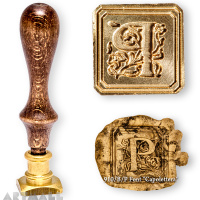 Square seal - P - "Capolettera" with wooden handle