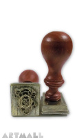 Seal initial "Arabesque" with wooden handle "Q"